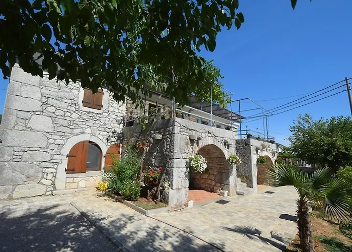 Apartments Insula Insule - Rustic & Peaceful