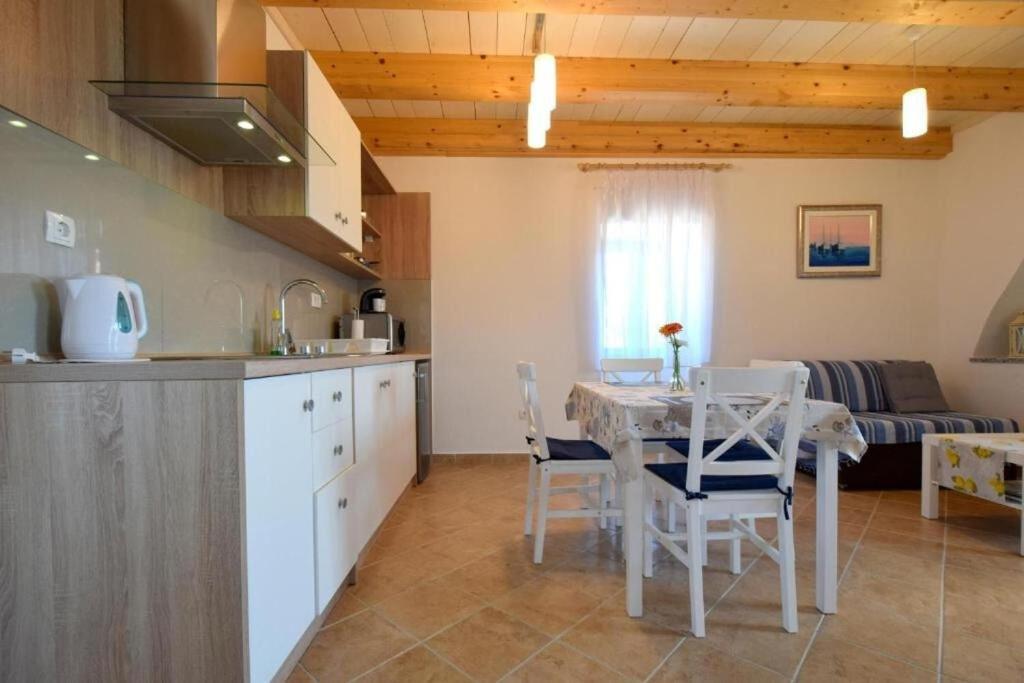 Insula Insule - Rustic & Peaceful *