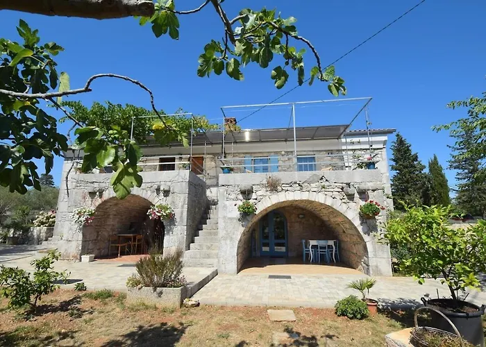 Apartments Insula Insule - Rustic & Peaceful