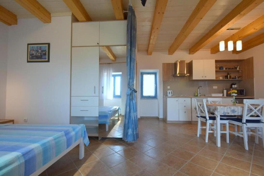 Insula Insule - Rustic & Peaceful Apartment *