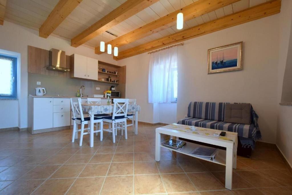 Insula Insule - Rustic & Peaceful Apartment