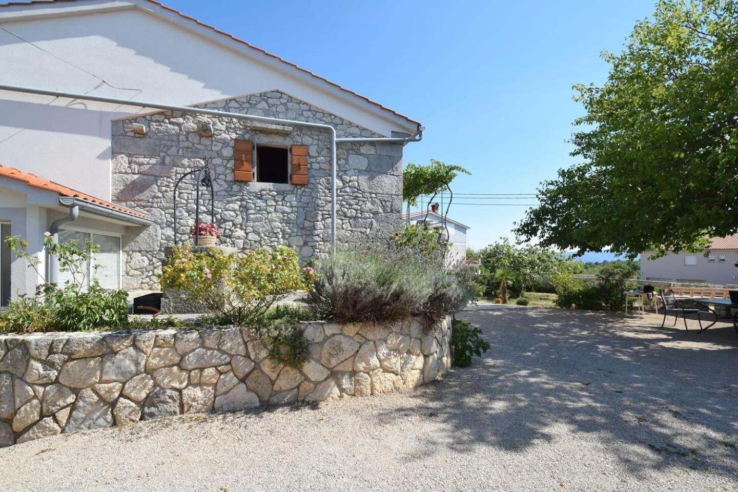 Apartment Insula Insule - Rustic & Peaceful *