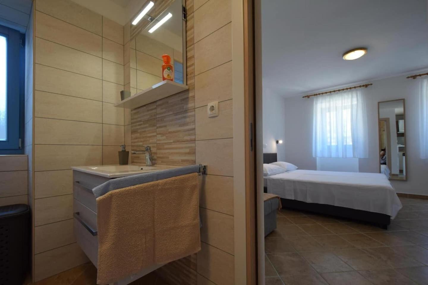 Insula Insule - Rustic & Peaceful Apartment
