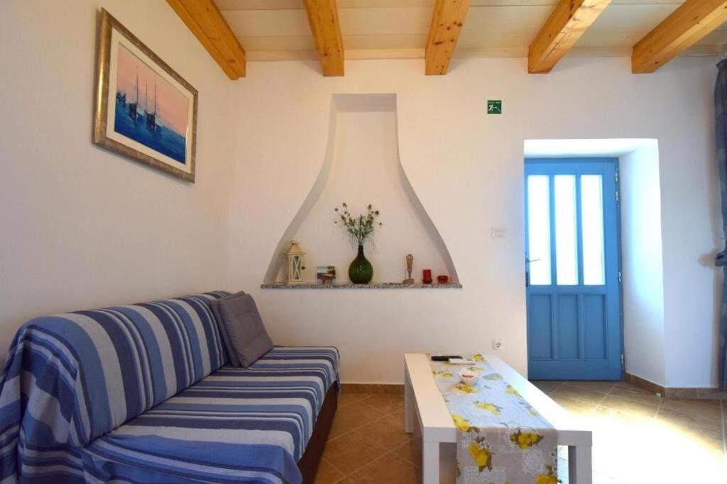 Insula Insule - Rustic & Peaceful Apartment Skrbčići